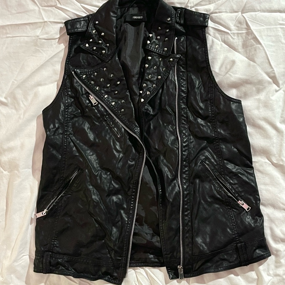leather vest (size: medium)
